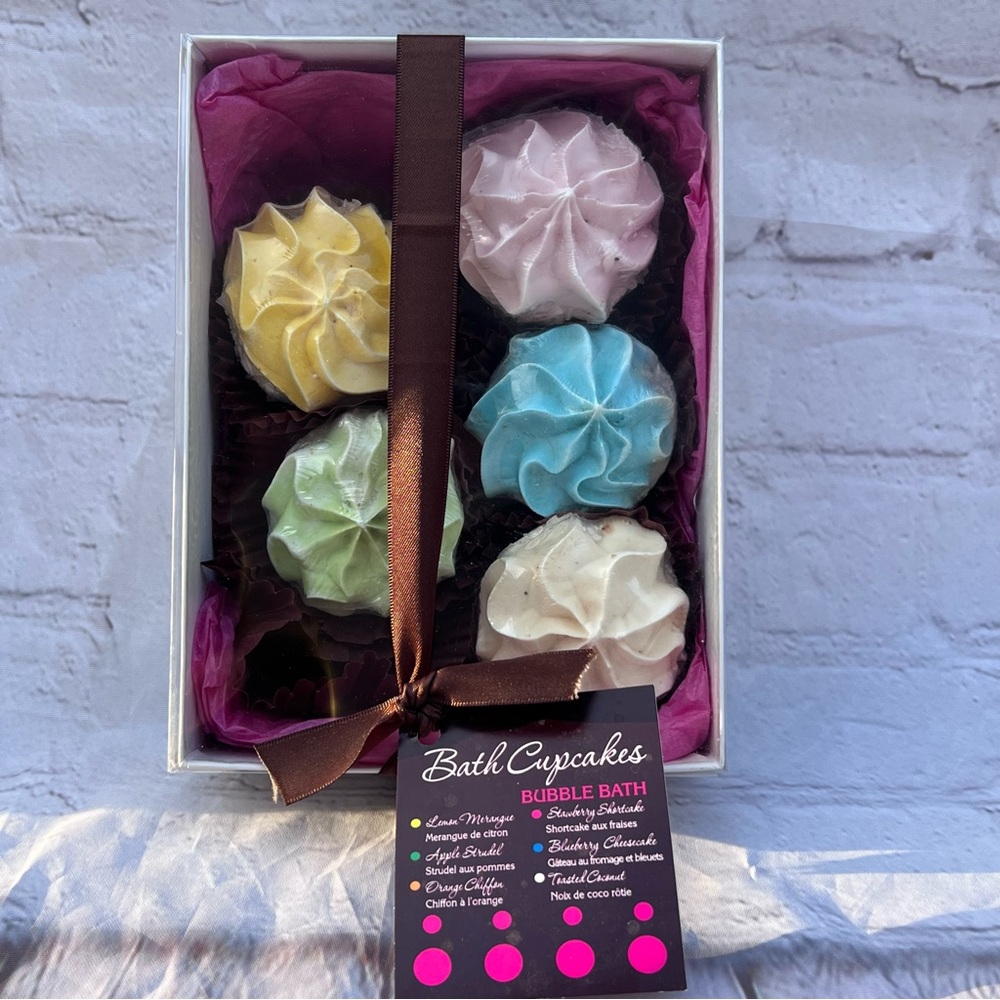 Bath Cupcakes Bubble Bath (1 missing) - Picture 5 of 12